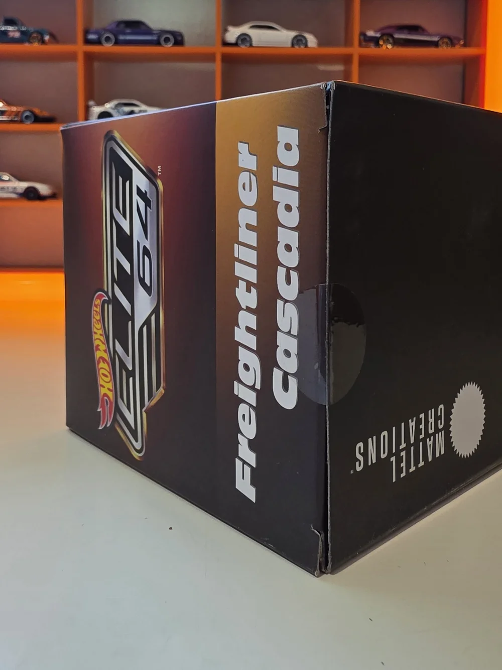 Mattel Hot Wheels Elite 64 Freightliner Cascade